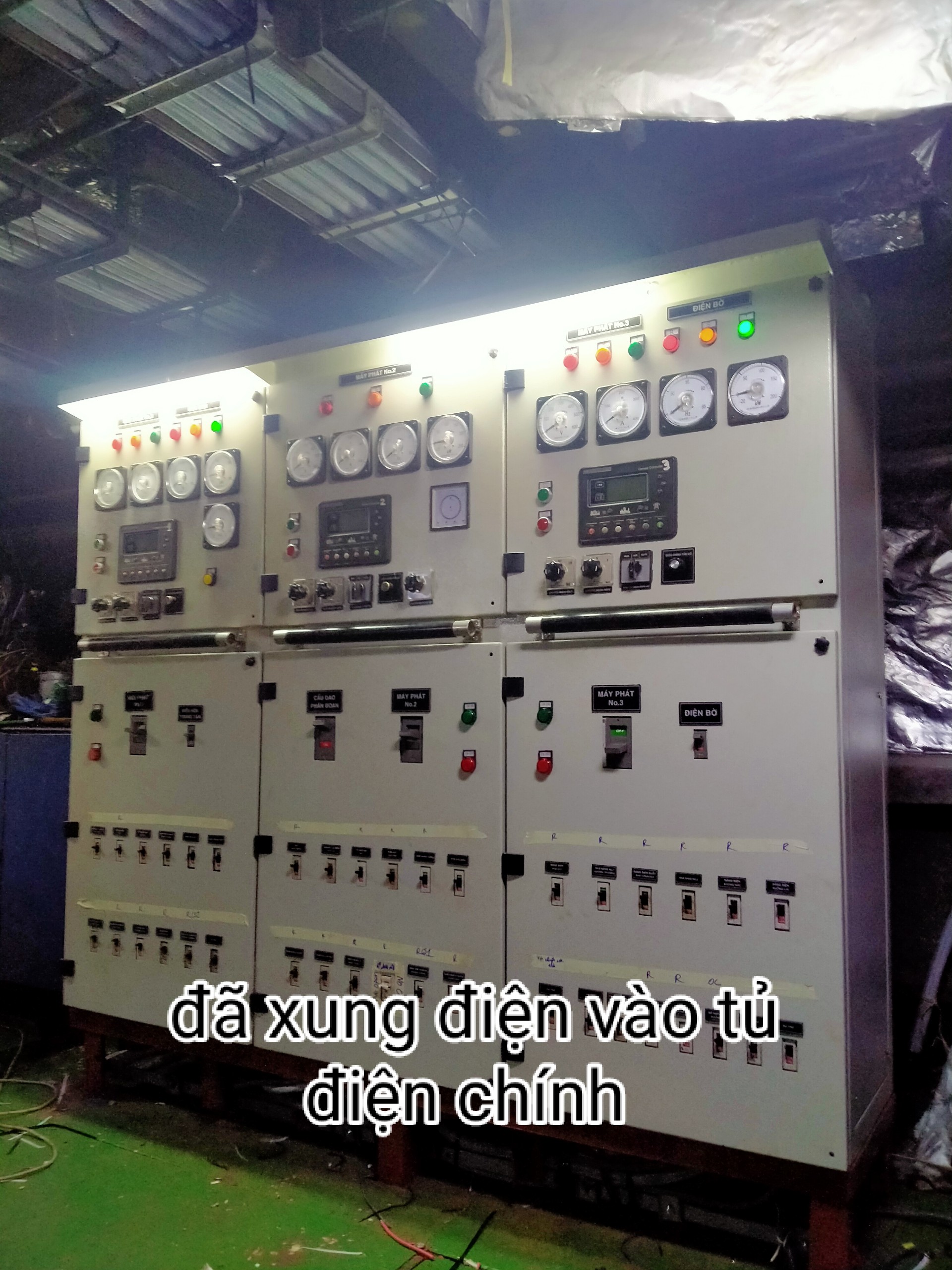 Tủ bảng điện đã xung điện vào tủ điện chính