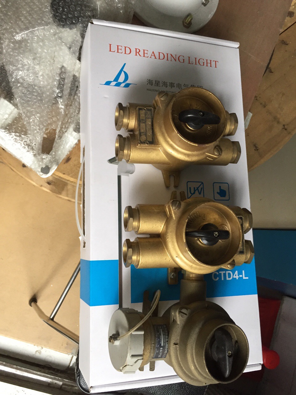 công tắc bằng đồng